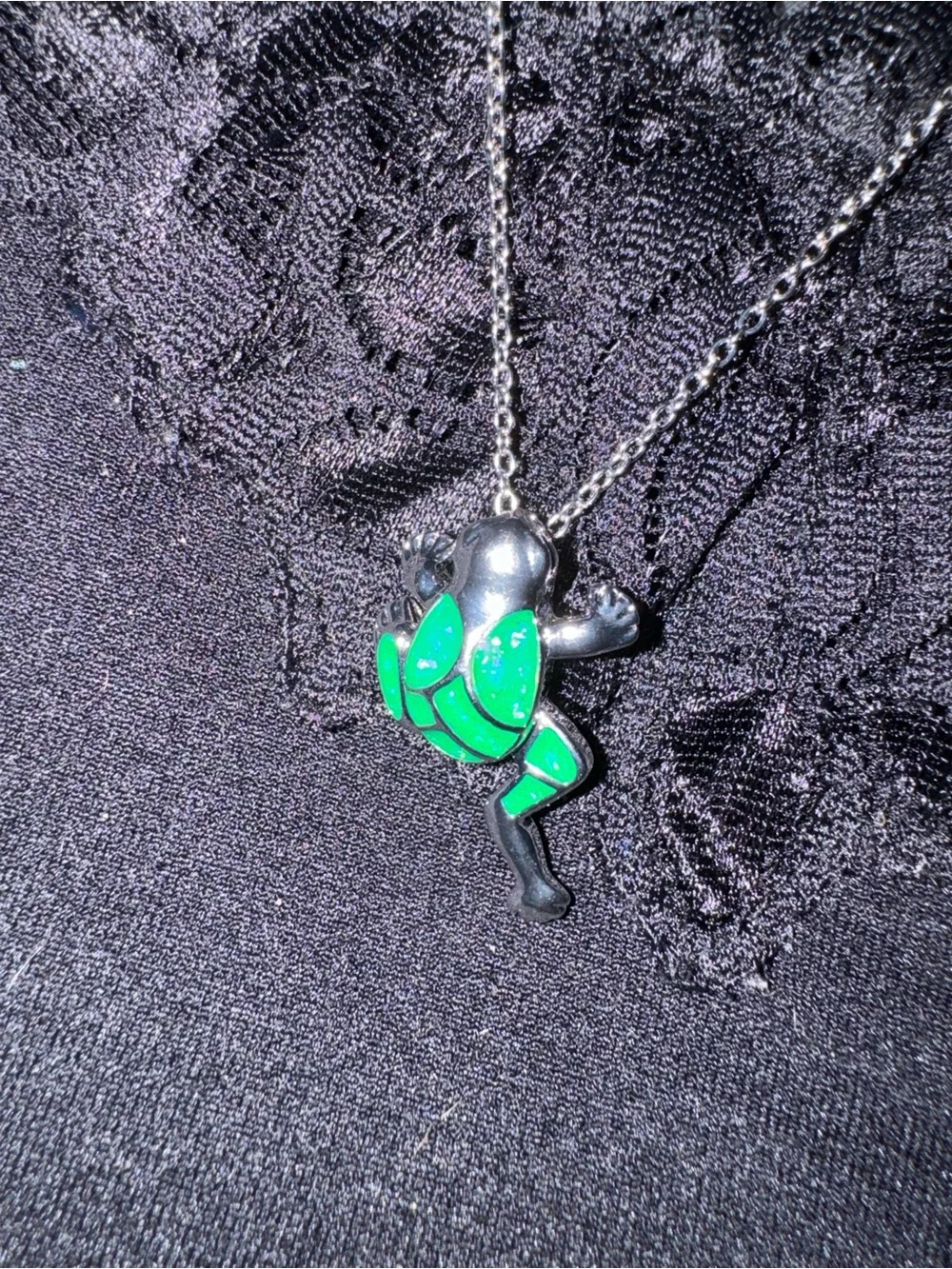 Source Unknown Fashion Silver toned Frog Pendant Necklace with Green Inlay